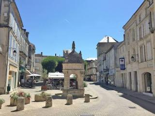 Geneviève travestie
Saint-Jean-d'Angély